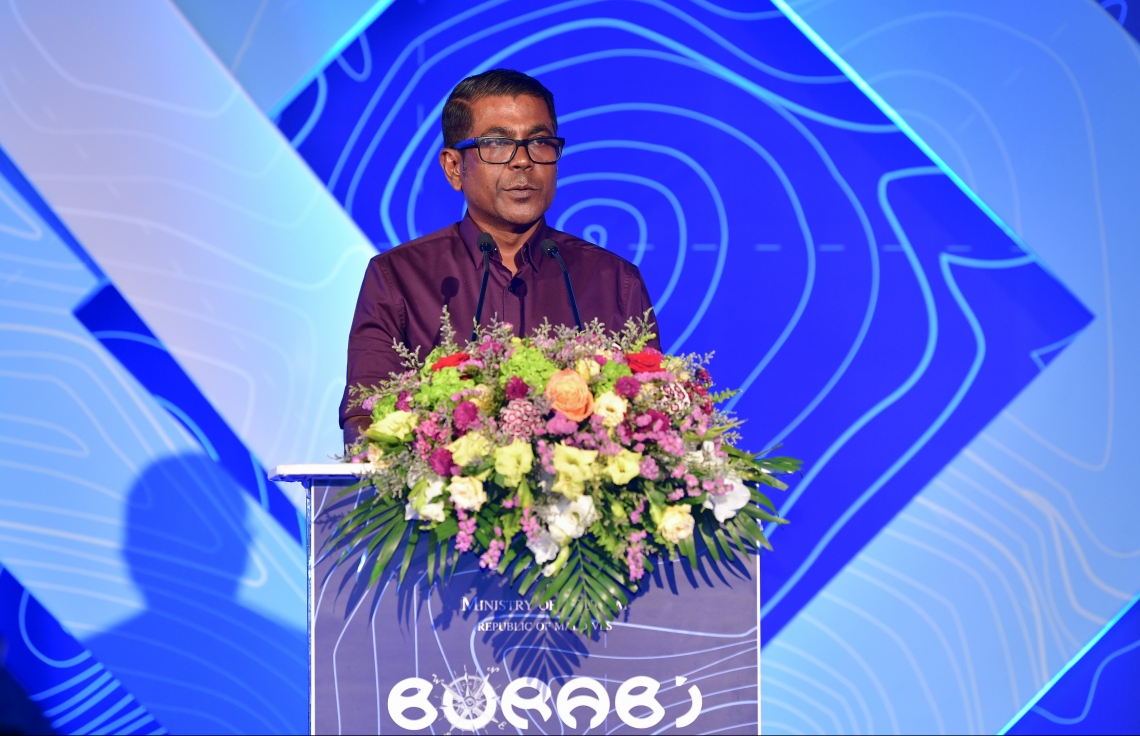 މާލެ: ޑިސެމްބަރު 17، 2019: ޓޫރިޒަމް މިނިސްޓްރީން ދަރުބާރުގޭގައި "ބުރަބި" ނަމުގައި ބޭއްވި ހާއްސަ ރަސްމިއްޔާތުގައި އެމްއެމްޕީއާރްސީގެ އެމްޑީ ތައްޔިބު މުހައްމަދު ވާހަކަ ދައްކަވަނީ.-- ފޮޓޯ: ނިޝާން އަލީ /މިހާރު