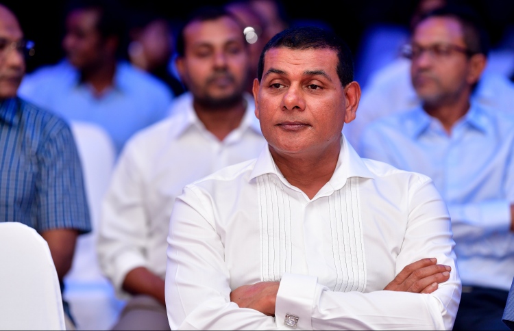 ސަން ސިޔާމްގެ ޕާސްޕޯޓް ހިފަހައްޓައިފި