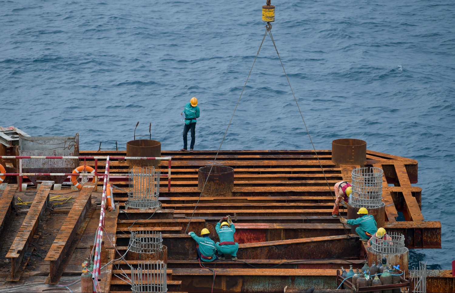 ފިއުލް ޖެޓީގެ މަސައްކަތް ކުރަނީ-- ފޮޓޯ: ނިޝާން އަލީ/ މިހާރު