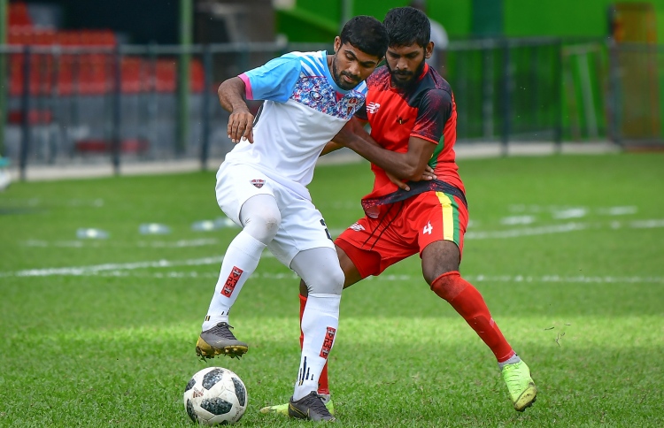 ޓީސީން ފަހަތުން އަރައި ދަ ގްރާންޑޭ ބަލިކޮށްފި