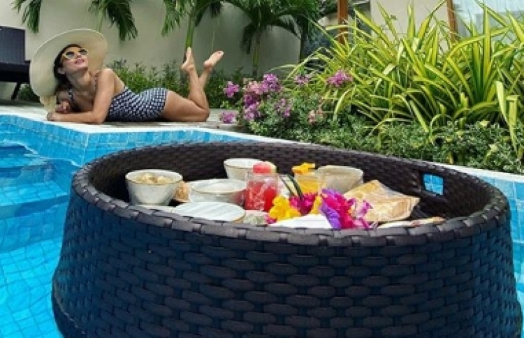 ހީނާ ޗުއްޓީ ހޭދަކުރަނީ ކުރުނބާގައި.