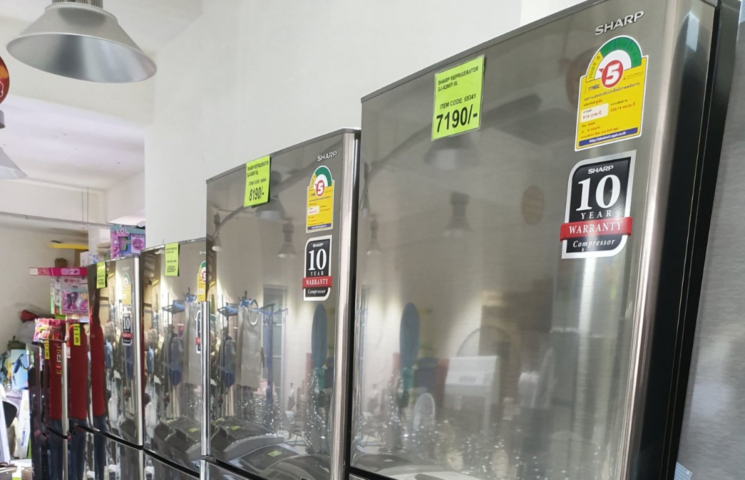 ރެޑްވޭވުން ވިއްކާ ޝާޕް އައިސްއަލަމާރިތަކެއް-- ފޮޓޯ: ރެޑް ވޭވް