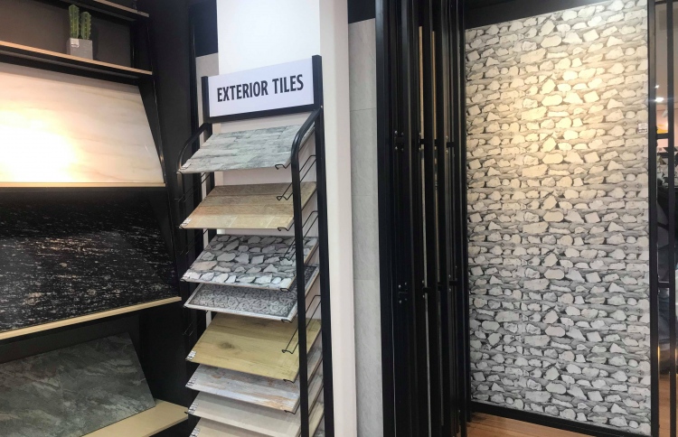 މުނި ހޯމް ކެއާއިން "ޖަޒީރާ ރާއްޖެ" ޓައިލްސް