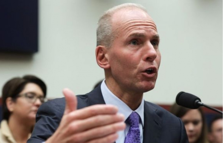 ބޮއިންގެ ސީއީއޯ، މައްސަލަގަނޑު ތެރޭގައި ވަކިކޮށްފި