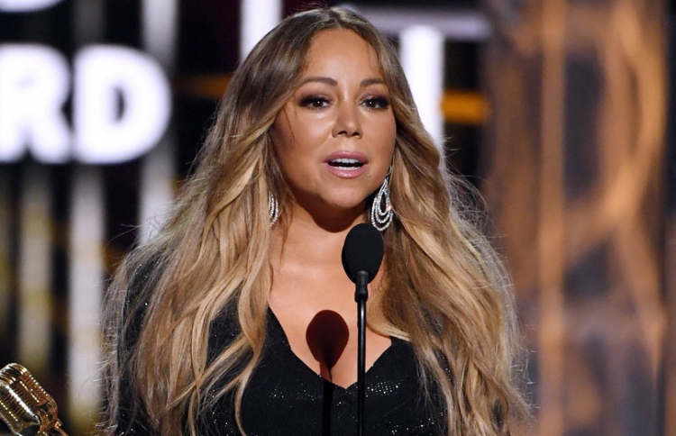 މާރިއާ ކެރީ.