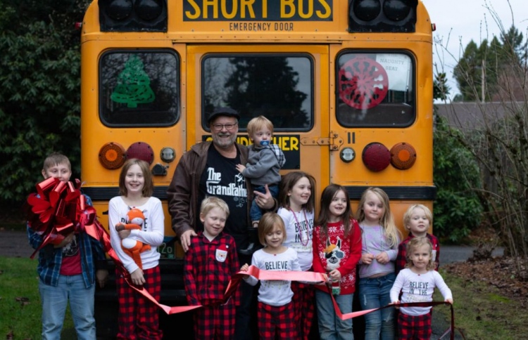 ކާފަ ދަރިންނަށް ހަދިޔާއަކަށް ސްކޫލް ބަހެއް