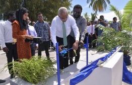 President Ibrahim Mohamed Solih inaugurating the unity monument established by the people of Vilufushi, Thaa Atoll. PHOTO: PRESIDENT'S OFFICE