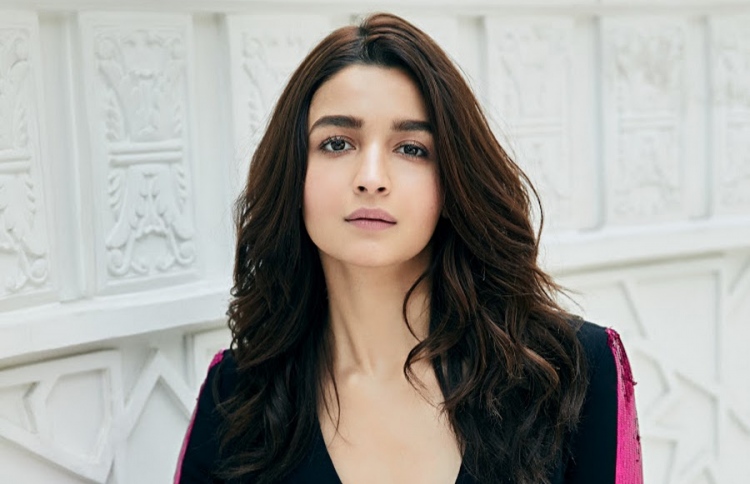 ބޮލީވުޑްގެ ޚަބަރުތައް ކުރުކޮށް