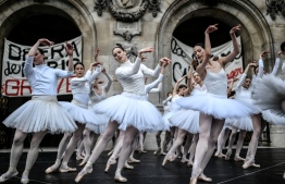 Paris Opera dancers perform in front of the Palais Garnier against the French government's plan to overhaul the country's retirement system, in Paris, on December 24, 2019. (Photo by STEPHANE DE SAKUTIN / AFP)