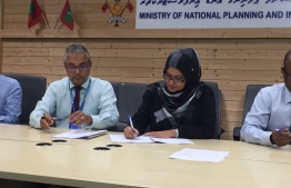 Maldives Transport and Contracting Company CEO Shahid Hussain Moosa (L) and Ministry of National Planning's Director General Fathimath Shaana Farooq (C) during the signing ceremony. PHOTO: MINISTRY OF NATIONAL PLANNING AND INFRASTRUCTURE