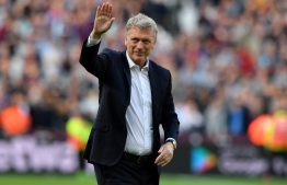 (FILES) In this file photo taken on May 13, 2018 West Ham United's Scottish manager David Moyes waves to supporters on the pitch after the English Premier League football match between West Ham United and Everton at The London Stadium, in east London. - Struggling West Ham said on December 29, 2019 they had made David Moyes their manager for the second time in a bid to safeguard their place in the Premier League. Moyes, whose career has never recovered from an unsuccessful spell as Manchester United boss in 2013-14, succeeds Manuel Pellegrini, who was sacked after a 2-1 defeat to Leicester on Saturday that left the Hammers just one place above the relegation places. (Photo by Ben STANSALL / AFP) / RESTRICTED TO EDITORIAL USE. No use with unauthorized audio, video, data, fixture lists, club/league logos or 'live' services. Online in-match use limited to 75 images, no video emulation. No use in betting, games or single club/league/player publications. / 