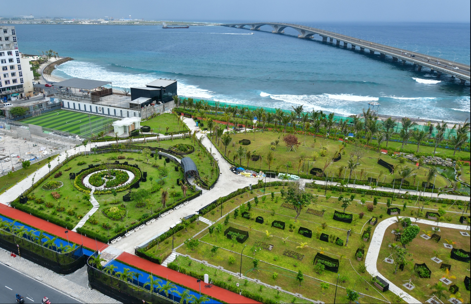 ލޮނުޒިޔާރަތްކޮޅުގައި ހަދަމުން އަންނަ ޕާކު. -- ފޮޓޯ: މިހާރު