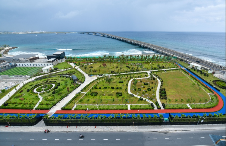 މާލޭގެ އާ ޕާކަށް ވަންނަ މީހުންގެ ދަބަސް ޗެކު ކުރަނީ