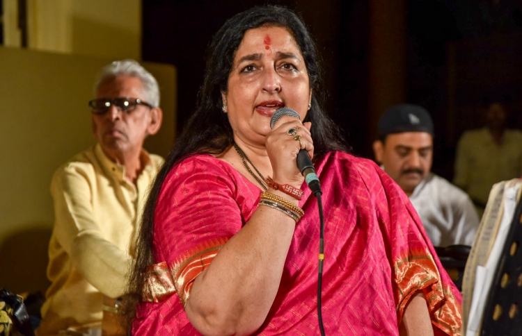 އަނޫރާދާގެ ދަރިއެއް ކަމަށް ބުނެ ދައުވާކުރަނީ