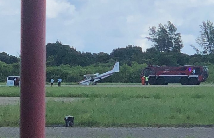 ފްލައިން ސްކޫލްގެ ބޯޓެއް ރަންވޭމައްޗަށް "ވެއްޓިއްޖެ"