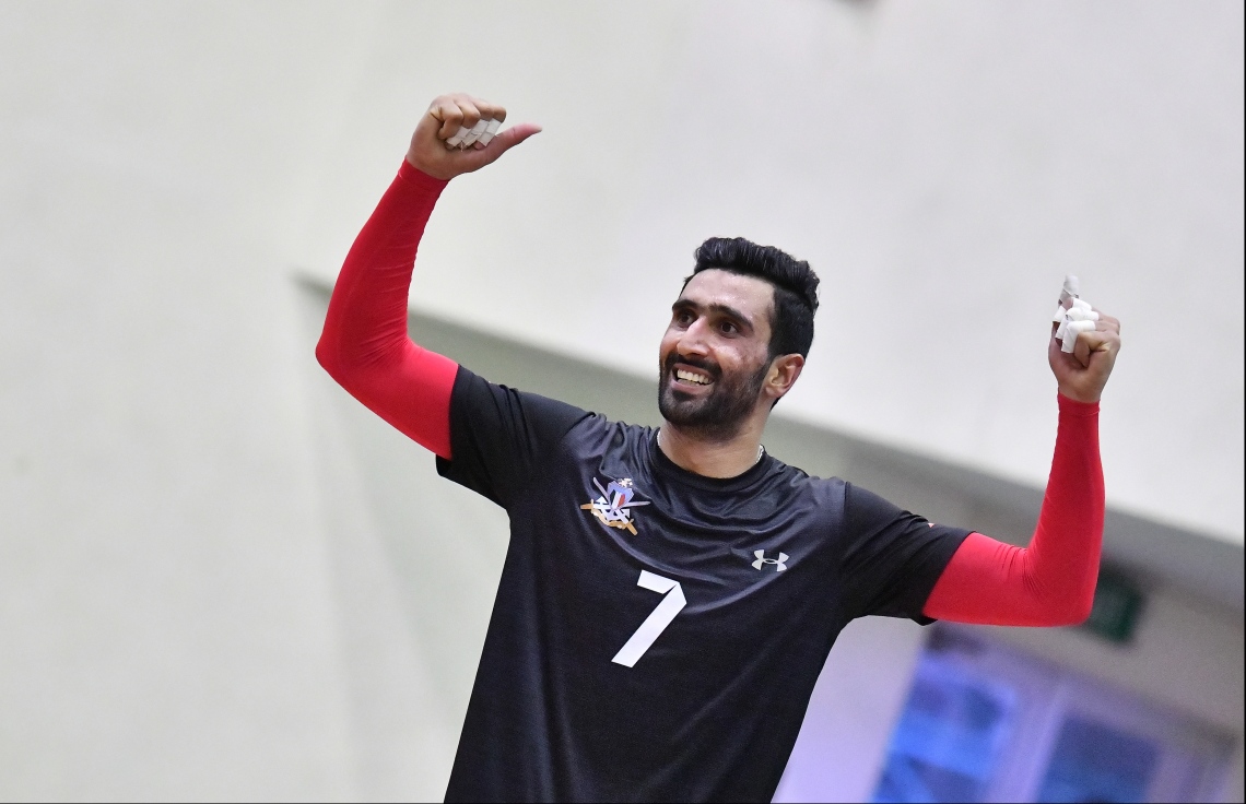 މާލެ: ޖެނުއަރީ 7، 2020- ގައުމީ ވޮލީބޯޅަ ލީގުގެ ފިރިހެން ޑިވިޝަނުގެ ފަހު މެޗުގައި ޕޮލިސް ކްލަބާއި ދިވެހި ސިފައިންގެ ކްލަބު ވާދަކުރި މެޗުގެ ތެރެއިން. މިމެޗުގައި ޕޮލިސް ކްލަބު ބަލިކޮށް، ދިވެހި ސިފައިންގެ ކްލަބުން ވަނީ ލީގު ކާމިޔާބުކޮށްފައި.---ފޮޓޯ: ހުސައިން ވަހީދު/މިހާރު