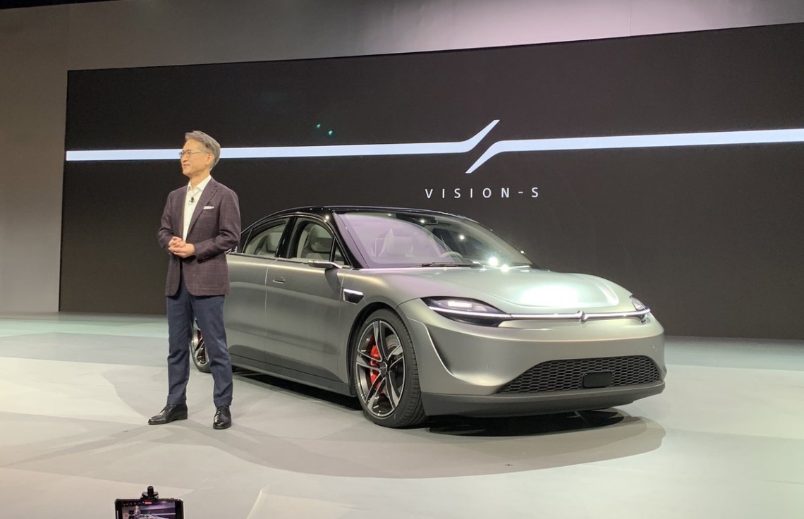 ސޮނީން އިލެކްޓްރިކް ކާރެއް ދައްކާލައިފި