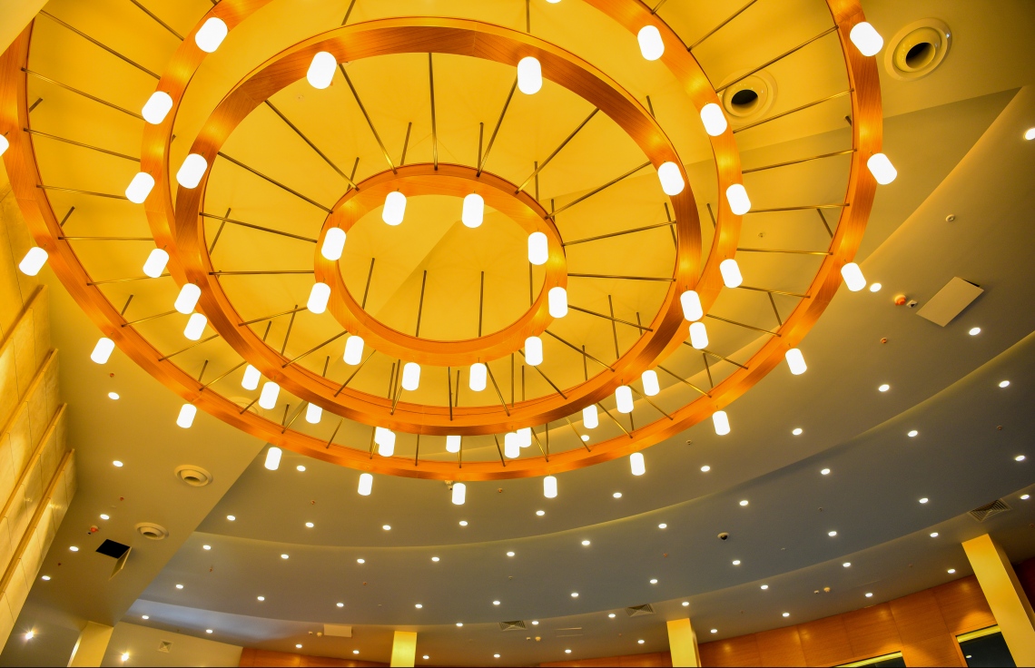 މާލެ- ޖެނުއަރީ 7، 2020: ސައޫދީ އަރަބިއްޔާގެ ރަސްގެފާނު ސަލްމާން އަބްދުލްއަޒީޒްގެ ޚަރަދުގައި މާލޭގައި އިމާރާތް ކުރި މިސްކިތް ، ވައްކޮށް ހަދާފައި ހުރި މިސްކިތުގައި މިހާރު ކުރިއަށް ދަނީ ތަން ސާފުކުރުމާއި އެންމެ ފަހުގެ ކުދިކުދި މަސައްކަތްތައް--. ފޮޓޯ: ނިޝާން އަލީ/މިހާރު