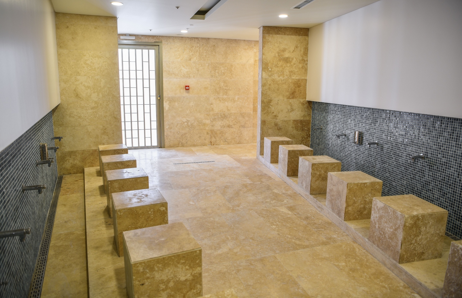 ކިންގް ސަލްމާން މިސްކިތުގެ އެންމެ ތިރި: މި ތަނުގައި ހިމެނެނީ ފާހާނާތަކާއި ފުލޫކުރާ ބައި -- ފޮޓޯ: ނިޝާން އަލީ/މިހާރު