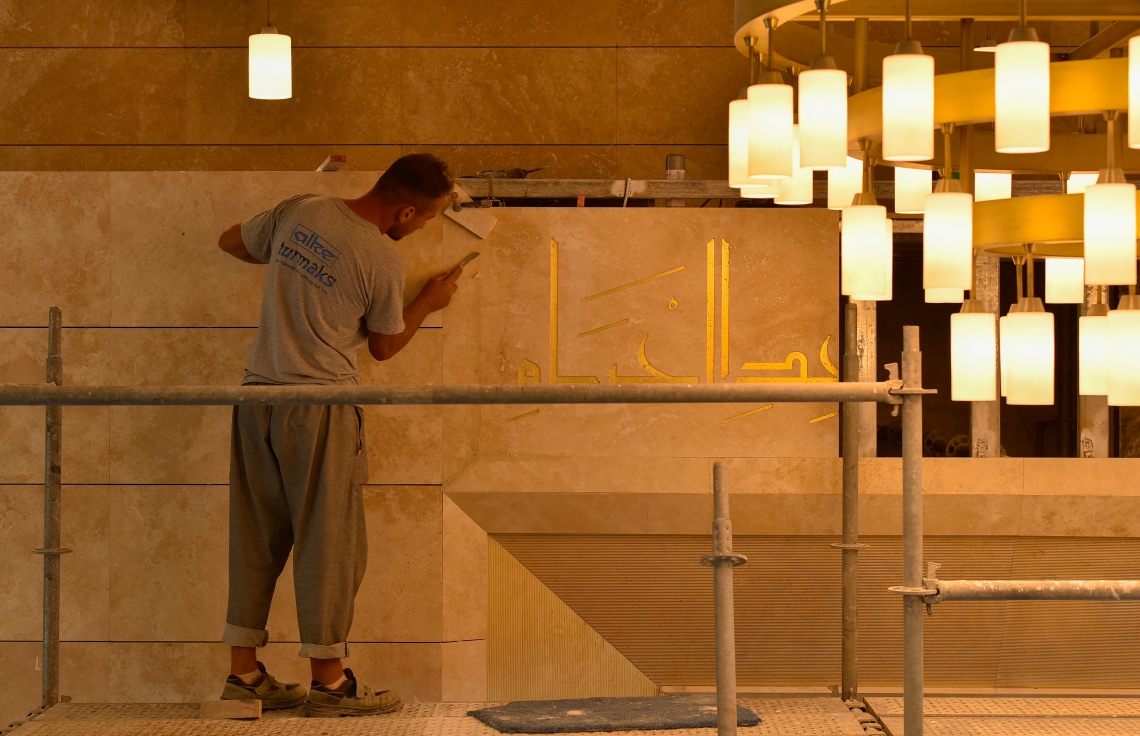 މާލެ- ޖެނުއަރީ 7، 2020: ސައޫދީ އަރަބިއްޔާގެ ރަސްގެފާނު ސަލްމާން އަބްދުލްއަޒީޒްގެ ޚަރަދުގައި މާލޭގައި އިމާރާތް ކުރި މިސްކިތުގެ ފަހުގެ މަސައްކަތްތައް ކުރިއަށްދަނީ--. ފޮޓޯ: ނިޝާން އަލީ/މިހާރު