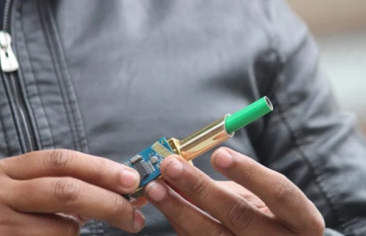 ލިޕްސްޓިކެއް ނޫން، އަންހެނުންގެ "ހަށިރައްކަލެއް"