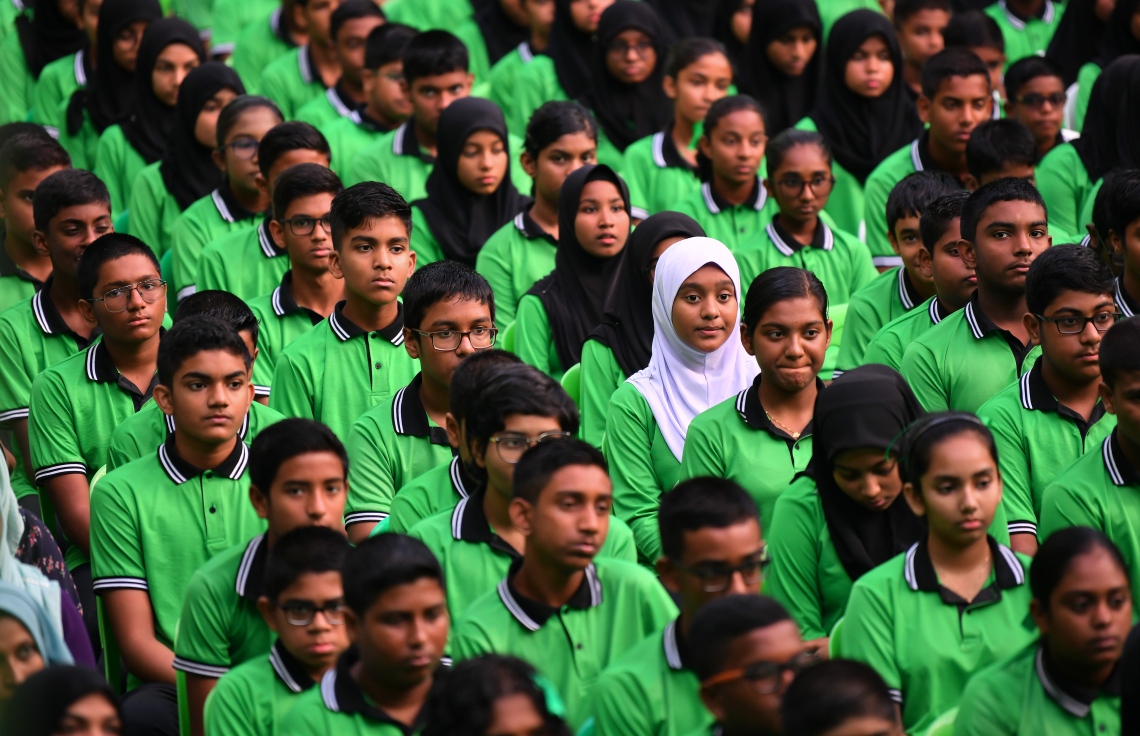 މާލެ: ޖެނުއަރީ 12، 2020: ދޮޅު މަސް ދުވަހުގެ ޗުއްޓީއަކަށް ފަހު ތައުލީމީ އާ އަހަރުގެ ކިޔެވުން ފެށުމާއެކު، ކަލާފާން ސްކޫލުގެ ދައިވަރުންތަކެއް އެސެމްބްލީގައި ބައިވެރިވަނީ.-- ފޮޓޯ: ނިޝާން އަލީ /މިހާރު