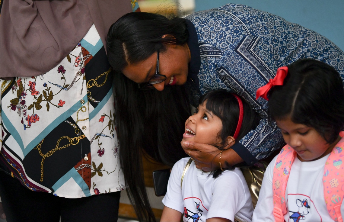 މާލެ: ޖެނުއަރީ 12، 2020: ދޮޅު މަސް ދުވަހުގެ ޗުއްޓީއަކަށް ފަހު ތައުލީމީ އާ އަހަރުގެ ކިޔެވުން ފެށުމާއެކު، ކެންގަރޫކިޑްސްގެ ދައިވަރުންތަކެއް ސްކޫލު ގޯތިތެރޭގައި އިށީންދެލައިން.-- ފޮޓޯ: ނިޝާން އަލީ /މިހާރު