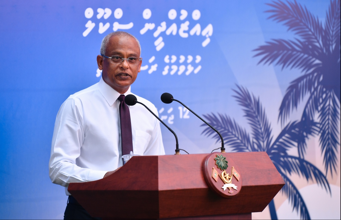 މާލެ: ޖެނުއަރީ 12، 2020: މިއަހަރު އަލަށް ކިޔަވައިދޭން ފެށި އިއްޒުއްދީން ސްކޫލު ހުޅުވުމަށް ބޭއްވި ރަސްމިއްޔާތުގައި، ރައީސް އިބްރާހިމް މުހައްމަދު ސޯލިހު ވާހަކަ ދައްކަވަނީ.-- ފޮޓޯ؛ ހުސެން ވަހީދު /މިހާރު