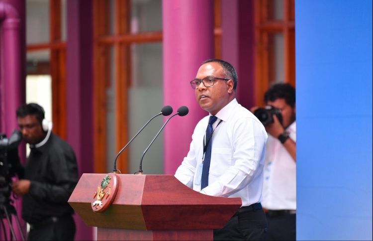 އިއްޒުއްދީން ޕްރިންސިޕަލަށް ފުރައްސާރައިގެ ތުހުމަތު
