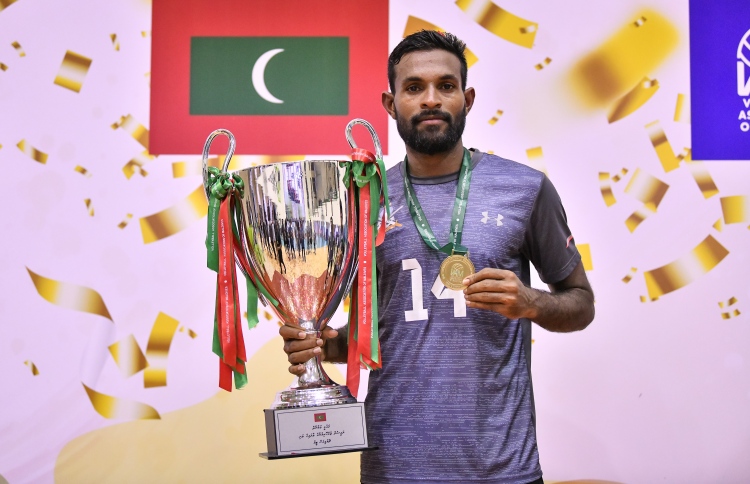 އެޑަމް ހުރިހާ ގޮތަކުން ވެސް ތަފާތު ދައްކައިފި