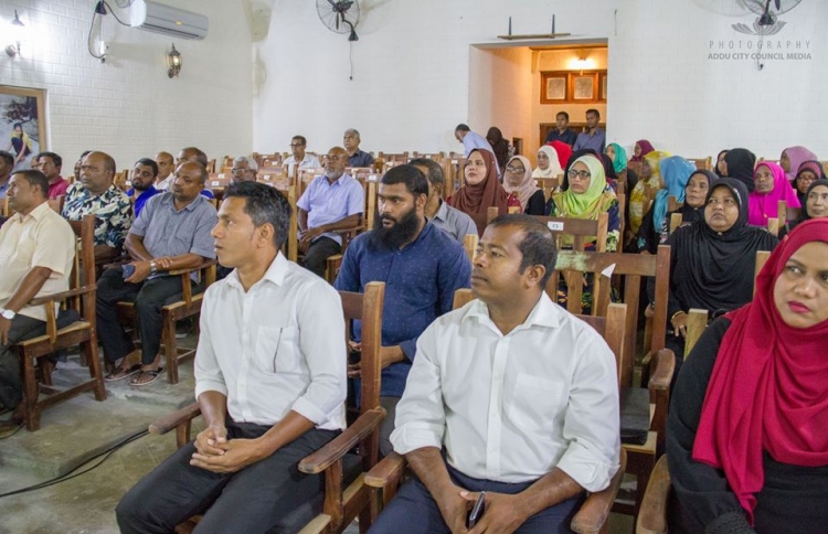 އައްޑޫ ކައުންސިލުން ރައްޔިތުންނާ ބައްދަލުކުރަނީ