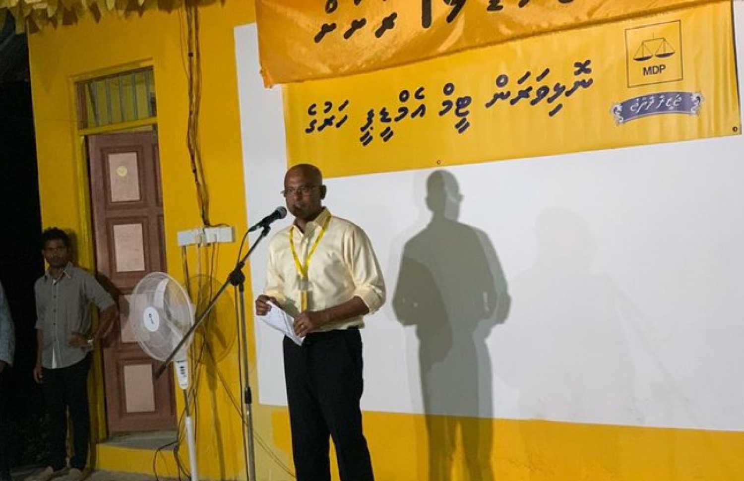 ނޮޅިވަރަމްގައި ރައީސް ވާހަކަފުޅު ދައްކަވަނީ. --ފޮޓޯ/އެމްޑީޕީ