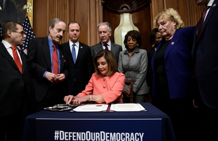 ޓްރަމްޕް އިމްޕީޗް ކުރަން ސެނެޓަށް ފޮނުވައިފި