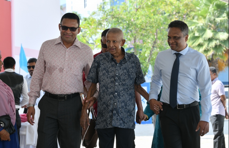 ކާނަލް ނާޒިމްގެ ބައްޕަ އަވަހާރަވެއްޖެ