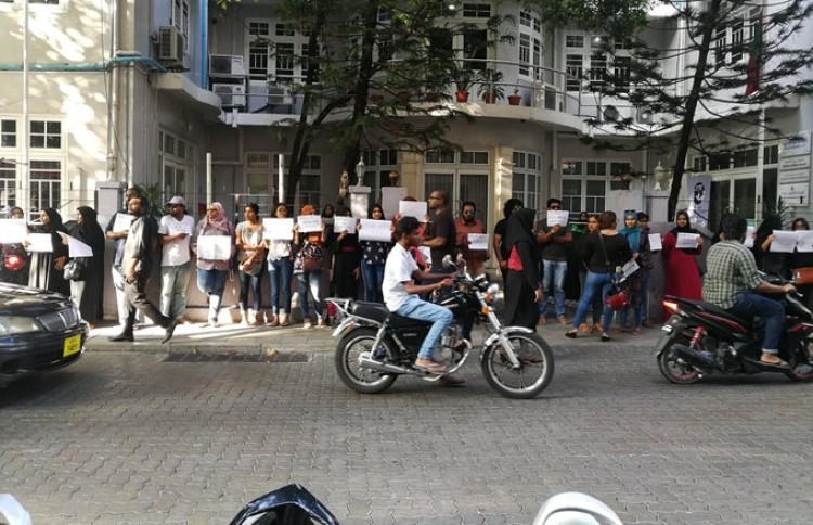 ޝިދާތާގެ އިސްތިއުފާ އަށް ގޮވައި މުޒާހަރާކޮށްފި