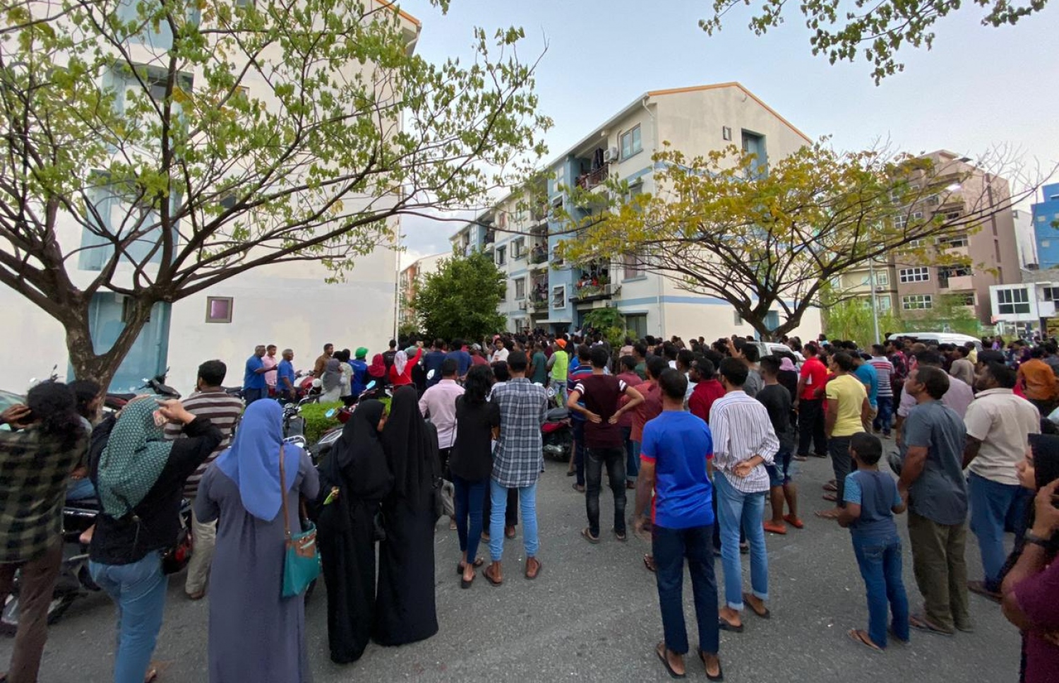 ޖިންސީ އަނިޔާ ލިބުނު ދެ އަހަރު ނުފުރޭ ކުއްޖާގެ ބައްޕަ ހައްޔަރުކުރަން ގޮވާލައި ހުޅުމާލޭ 108 ނަންބަރު ފްލެޓް އިމާރާތް ދޮށަށް އާންމުން އެއްވެފައި.