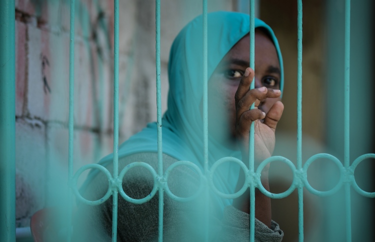 އަވަށްޓެރިން ބިރެއްގައި: ކުދިންނަށް ބަހަނީ ފައިސާ!