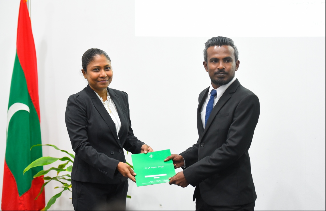 މާލެ: ޖެނުއަރީ 21، 2020: ކޯޓުތަކަށް އަލަށް އައްޔަން ކުރި ހަތް ފަނޑިޔާރުން ހުވާކުރުމުމަށް ޑިޕާޓްމަންޓް އޮފް ޖުޑިޝަލްް އެޑްމިނިސްޓްރޭޝަންގައި ބޭއްވި ރަސްމިއްޔާތުގެ ތެރެއިން-- ފޮޓޯ: ހުސައިން ވަހީދު/ މިހާރު