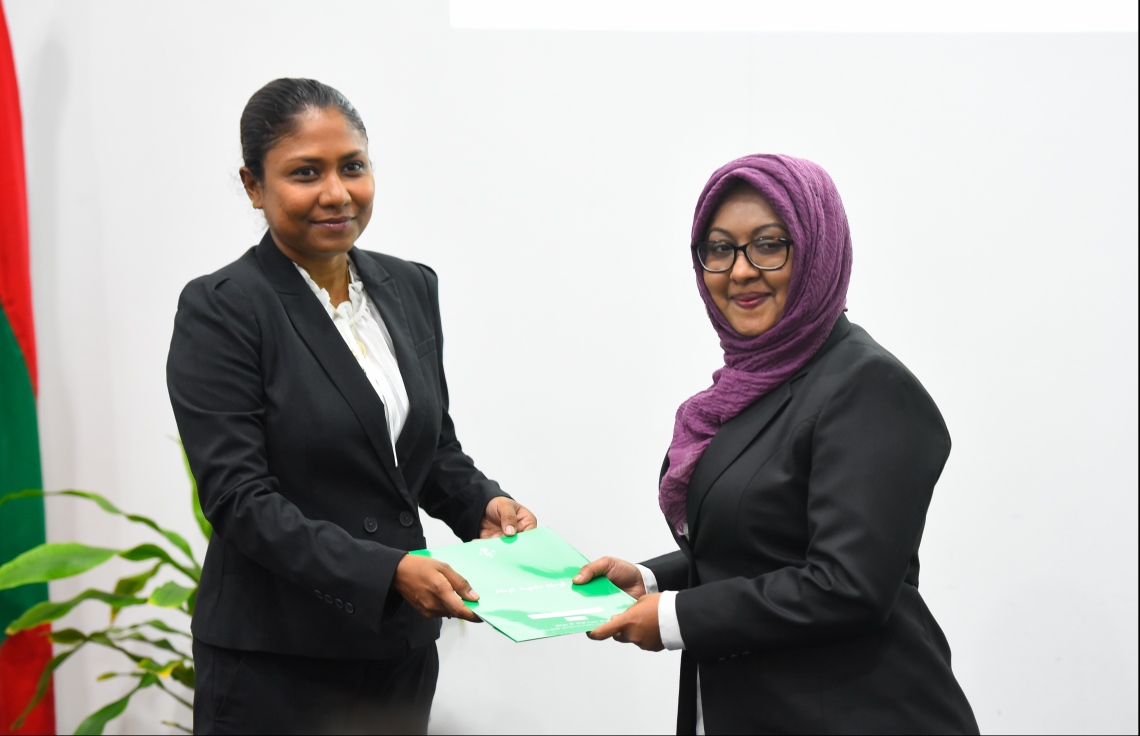 މާލެ: ޖެނުއަރީ 21، 2020: ކޯޓުތަކަށް އަލަށް އައްޔަން ކުރި ހަތް ފަނޑިޔާރުން ހުވާކުރުމުމަށް ޑިޕާޓްމަންޓް އޮފް ޖުޑިޝަލްް އެޑްމިނިސްޓްރޭޝަންގައި ބޭއްވި ރަސްމިއްޔާތުގެ ތެރެއިން-- ފޮޓޯ: ހުސައިން ވަހީދު/ މިހާރު