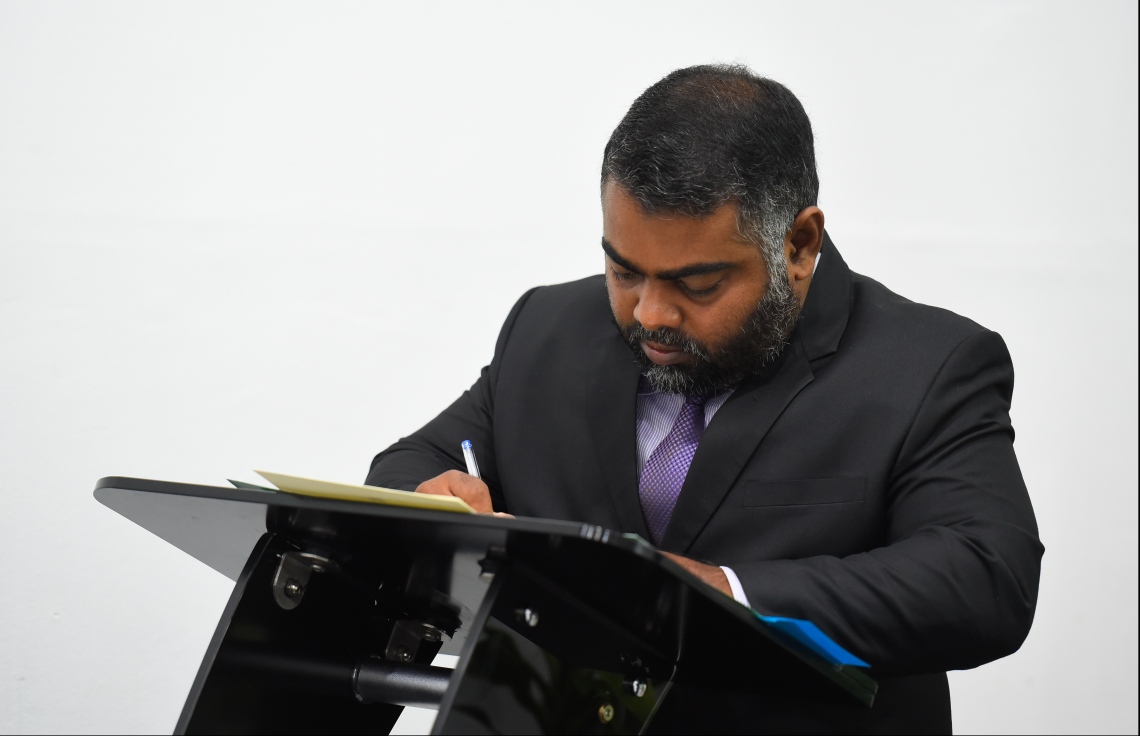 މާލެ: ޖެނުއަރީ 21، 2020: ކޯޓުތަކަށް އަލަށް އައްޔަން ކުރި ހަތް ފަނޑިޔާރުން ހުވާކުރުމުމަށް ޑިޕާޓްމަންޓް އޮފް ޖުޑިޝަލްް އެޑްމިނިސްޓްރޭޝަންގައި ބޭއްވި ރަސްމިއްޔާތުގެ ތެރެއިން-- ފޮޓޯ: ހުސައިން ވަހީދު/ މިހާރު