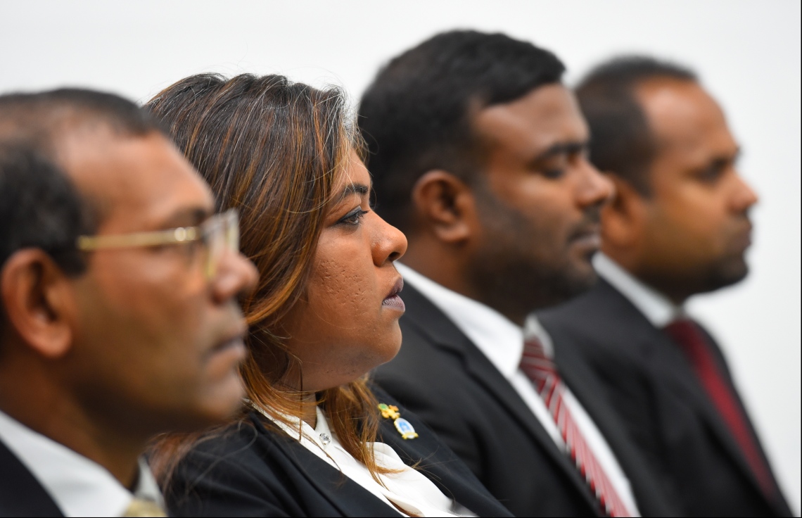 މާލެ: ޖެނުއަރީ 21، 2020: ކޯޓުތަކަށް އަލަށް އައްޔަން ކުރި ހަތް ފަނޑިޔާރުން ހުވާކުރުމުމަށް ޑިޕާޓްމަންޓް އޮފް ޖުޑިޝަލްް އެޑްމިނިސްޓްރޭޝަންގައި ބޭއްވި ރަސްމިއްޔާތުގައި ސުޕްރީމް ކޯޓުގެ ފަނޑިޔާރު އާއިޝާ ޝުޖޫން މުހައްމަދު(މ) ބައިވެރިވެ ވަޑައިގަންނަވަނީ.---ފޮޓޯ: ހުސައިން ވަހީދު/މިހާރު