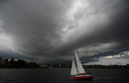 Storm clouds gather over Sydney Harbour on January 20, 2020. - Thunderstorms and giant hail battered parts of Australia's east coast after "apocalyptic" dust storms swept across drought-stricken areas, as extreme weather patterns collided in the bushfire-fatigued country. (Photo by PETER PARKS / AFP)