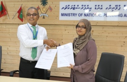 The agreement was signed by Maldives National Planning and Infrastructure's Director General Fathimath Shana Farooq and Maldives Transport and Contracting Company's Chief Executive Officer Shahid Hussain Moosa. PHOTO: MINISTRY OF PLANNING AND INFRASTRUCTURE