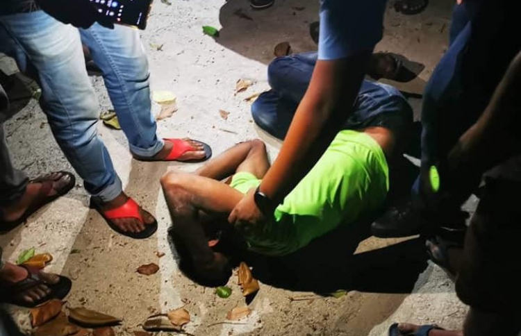 ދަރިފުޅާ ބެހި އިންޒާރުދިން ބައްޕަ ދޫކޮށްލައިފި!