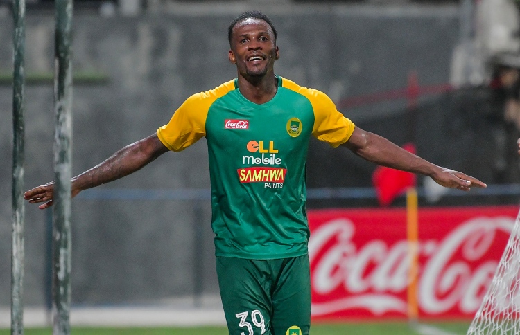 މާޒިޔާ އަށް ދަ ގްރާންޑޭ އަތުން އުނދަގޫ މޮޅެއް