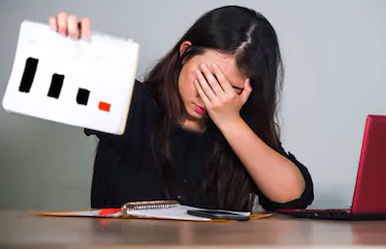 ކޮމްޕިއުޓަރު ވިޔަފާރި އަދިވެސް ދާނީ ދަށަށް