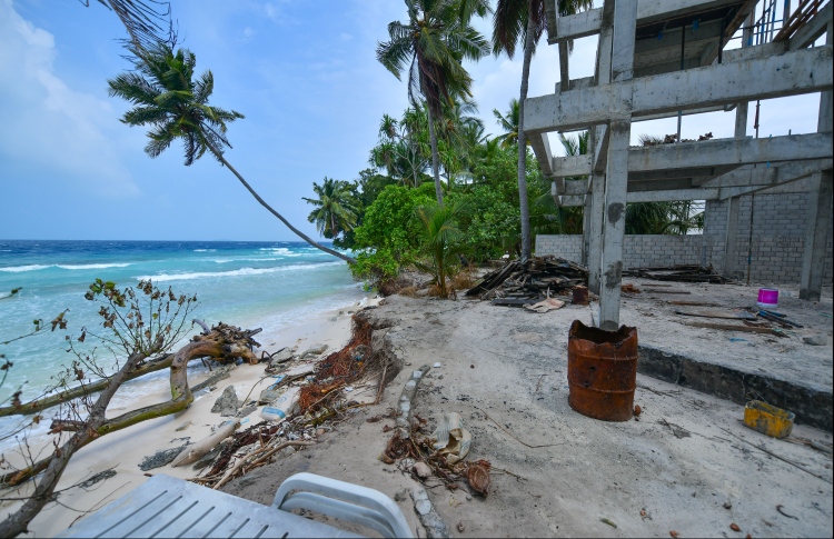 "ރަށް ގިރުމަށް މިވަގުތު އޮތް ހައްލަކީ ބަސްތާޖެހުން"