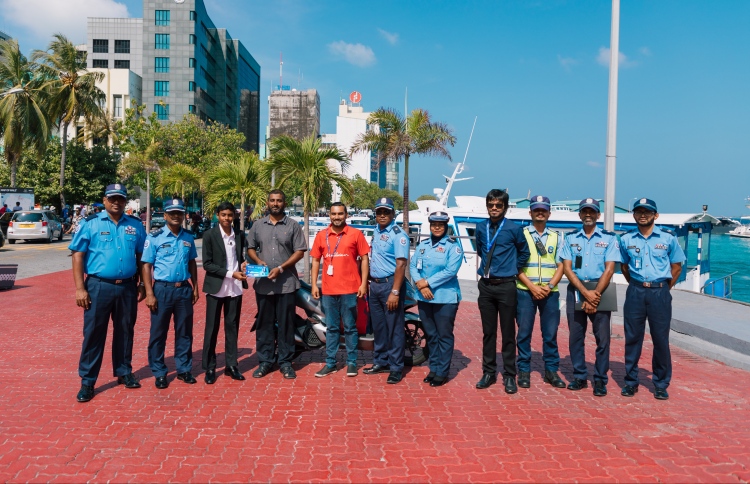 ގަވާއިދަށް ދުއްވާ މީހުންނަށް އެލައިޑުން ހަދިޔާއެއް