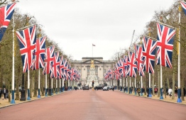 Union Flags line the Mall leading to Buckingham Palace in central London on January 31, 2020 on the day that the UK formally leaves the European Union. - Britain on January 31 ends almost half a century of integration with its closest neighbours and leaves the European Union, starting a new -- but still uncertain -- chapter in its long history. (Photo by Glyn KIRK / AFP)