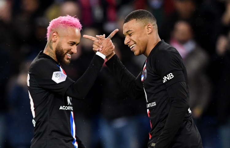 ނޭމާ އާއި އެމްބާޕޭ ޕީއެސްޖީގެ ކޯޗާ މައްސަލަ ޖެހިއްޖެ